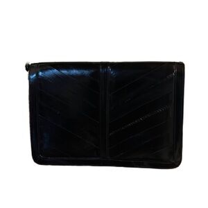 Beautiful vintage black eel skin bag with suedes interior. Extra strap